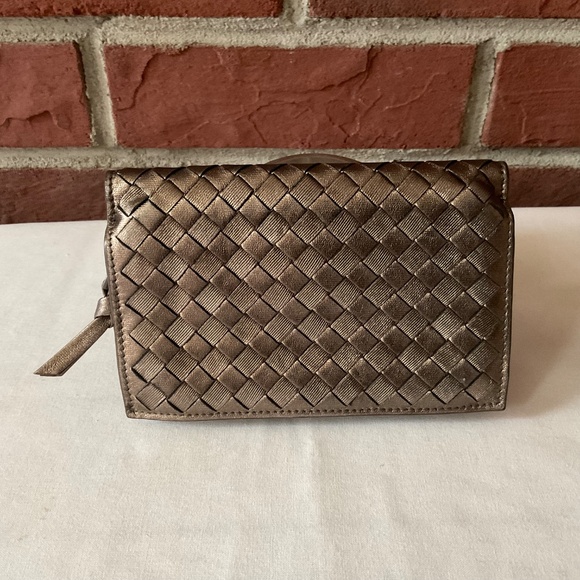 •Bottega Veneta Metallic Gold/Brown Leather  Bifold Wallet - Picture 3 of 16